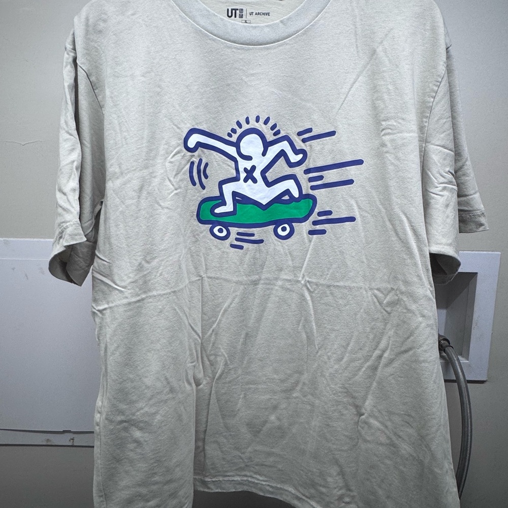 Uniqlo Graphic Tee - Light Gray with Blue and Green